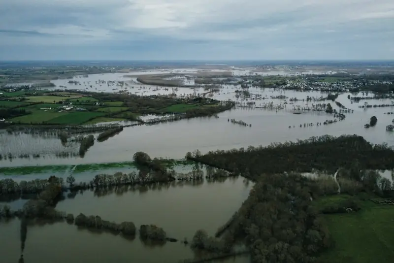 Vista aérea de una zona rural inundada